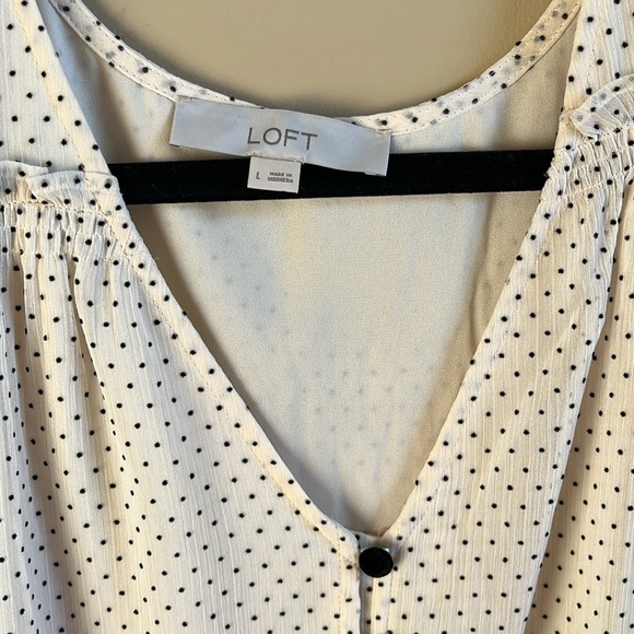 Beautiful top from Loft! - Picture 3 of 6